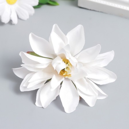 Budon on the leg for decoration "dahlia oozing white" d = 7 cm