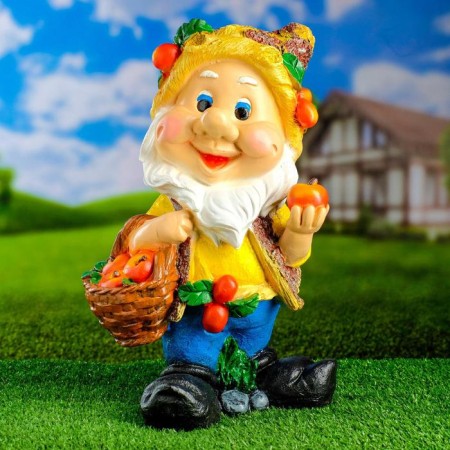 Garden figure "Dwarf with a basket of apples" 24x37cm