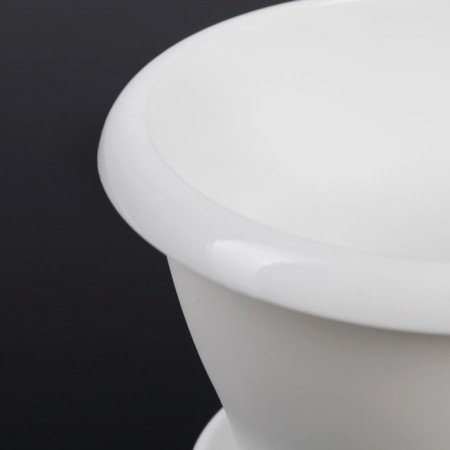 Plastic pot "Gamma", d = 22, with a pallet, white-1