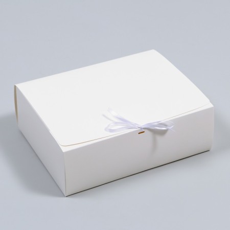 The box is folding, white, 27 x 21 x 9 cm