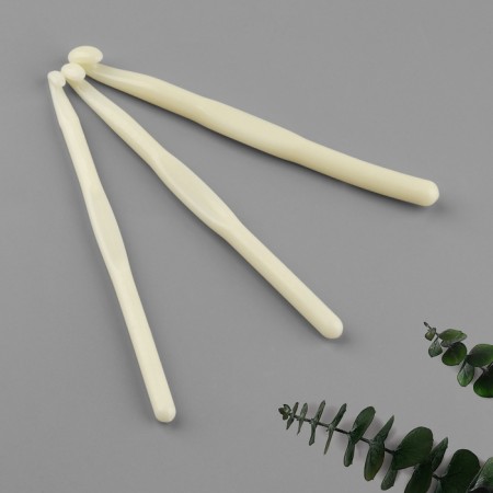 A set of hooks for knitting, d = 7/8/9 mm, 14 cm, 3 pcs, white color-2