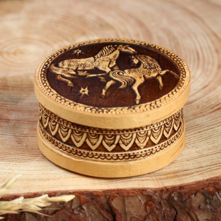 Casket "Horses", round, birch bark, mix-6
