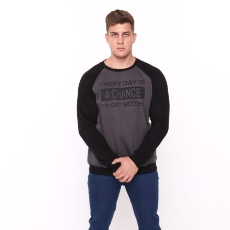 The male sweatshirt was launched, the color is black, size 52