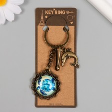 A metal keychain, glass with a carbine 