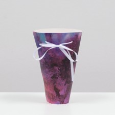 Box for flowers round on the ribbons of a violet 24 × 28 cm