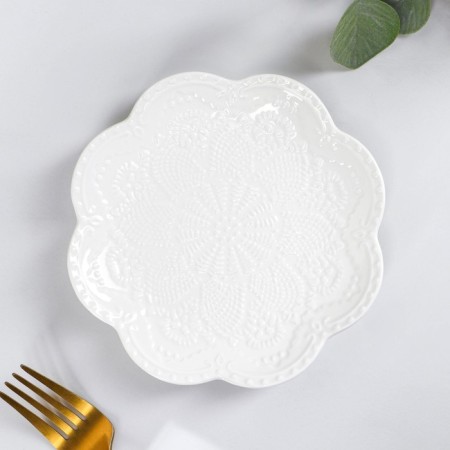 Porcelain dessert shade "Susan", d = 15.5 cm, white color