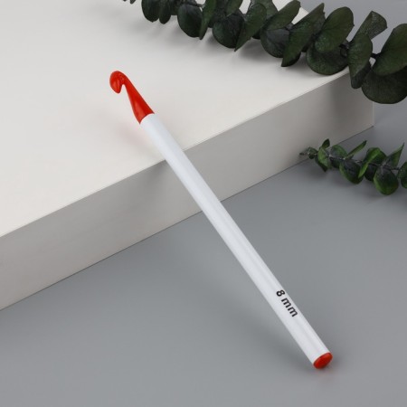 Knitting hook, d = 8 mm, 16 cm, white/red color