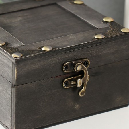 Casket wood "with corners and rivets. Duke" 11.3x11.5x6.8 cm-1