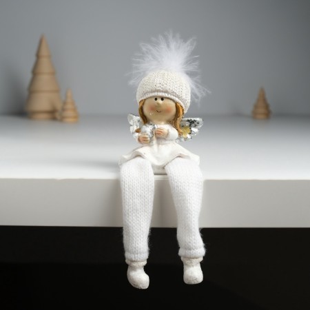 Souvenir Polystone "Angel in a white outfit, in a hat with fluff" sits 6x4x15 cm