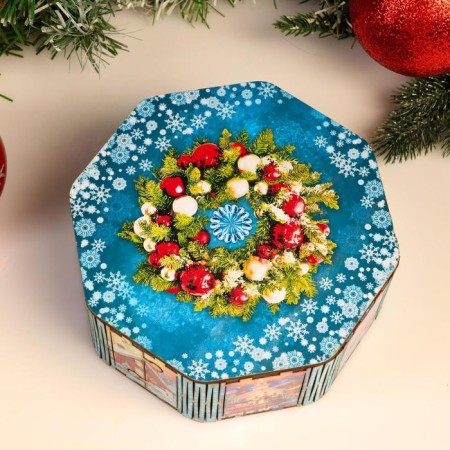 The box is octagonal, blue, mix, 15.3x15.3x6.7 cm-1