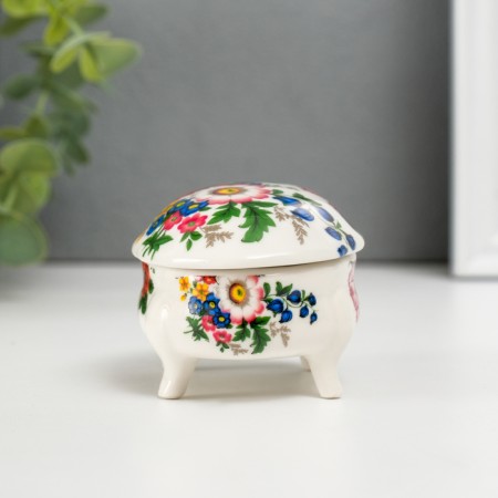 Coramics box on the legs "cloves" 6.1x7.7x4.8 cm-2