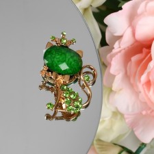 Brooch 