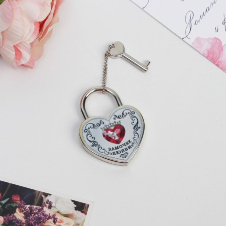 Wedding castle with the key "Layer of love."-3