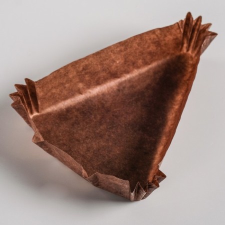 Baking shape is brown, the shape of the triangle, 10.2 x 10.2 x 7.5 x 2.5 cm-1