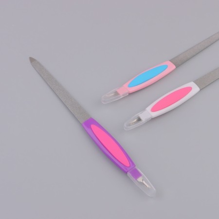 Metal peel-trimmer for nails, rubberized handle, with a protective cap, 19 cm, color mix-1
