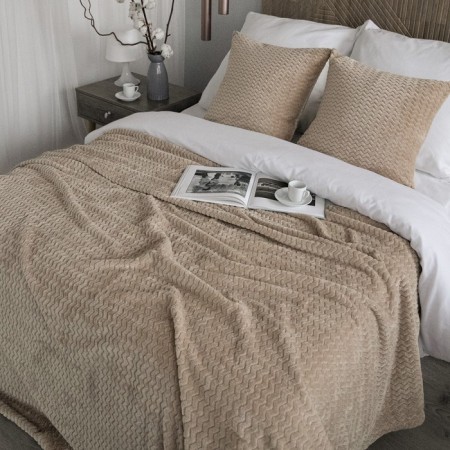 The blanket was valid, the size is 220x240 cm, the color is beige-2