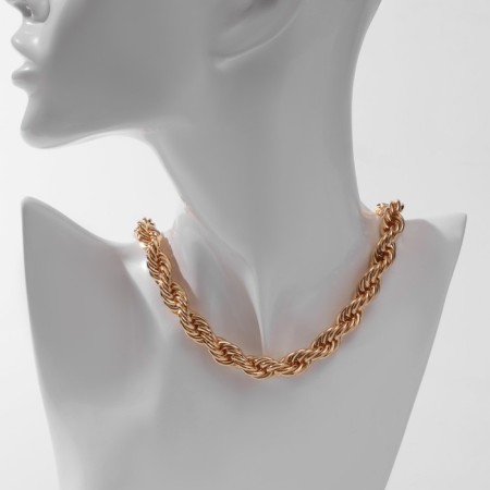 The necklace "chain" is twisted, the color is gold, 40 cm