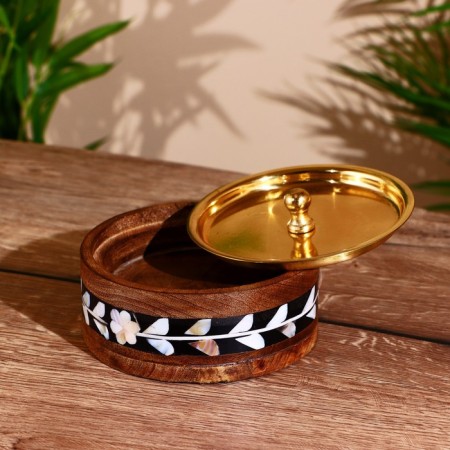 Wooden bowl 13 cm, with a lid-1