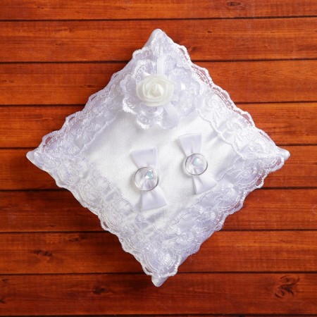 Pillow for rings with lace, white