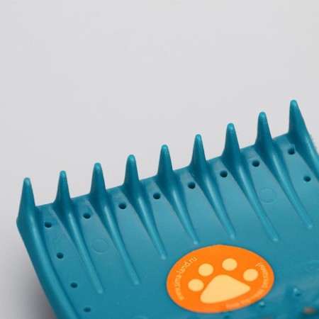 The brush is a large packer soft with drops, a base of 68 x 48 mm, turquoise-5
