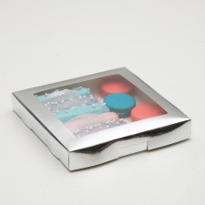 Cardboard box, with a window, silver, 21 x 21 x 3 cm