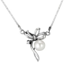 The necklace 