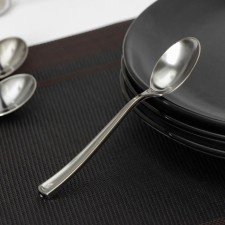 A single spoon is disposable, 12.5 cm, silver color
