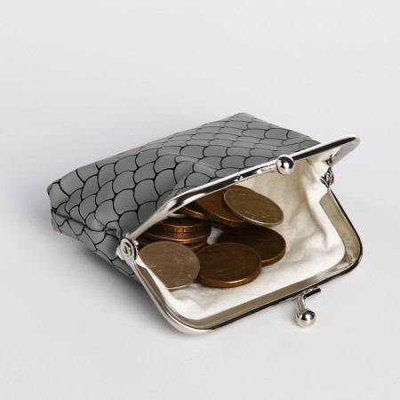Wallet on the farmar, the color is gray-3