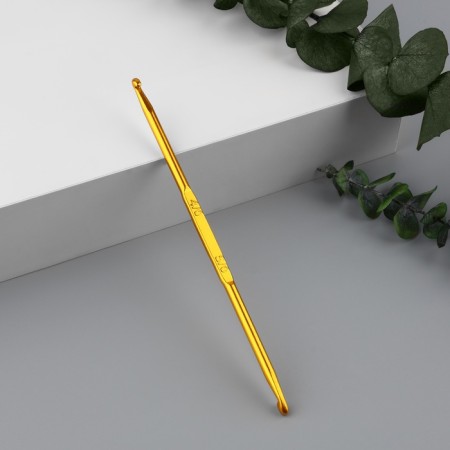 Knitting hook, bilateral, d = 4/5 mm, 13 cm, gold color