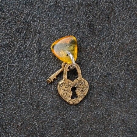 Calisman keyhole "castle", natural amber