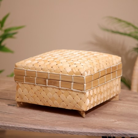 Basket with a covered lid, from bamboo 25x25x15 cm