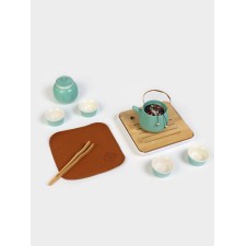 A set for the tea ceremony of 9 items, 4 people, a cup of 40 ml, a kettle of 200 ml, in a box