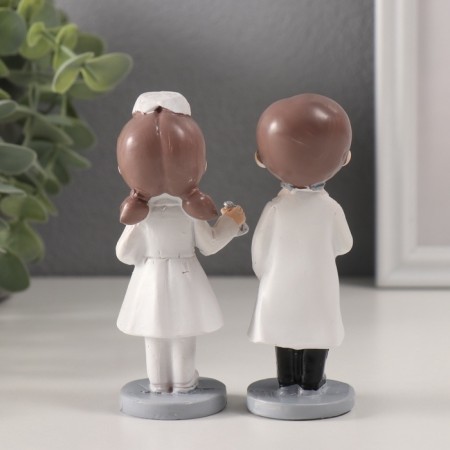 Polystone souvenir "A doctor with a phonondoscope and a nurse with a minzurka" set 2 pcs 3.5x4x11 cm-2
