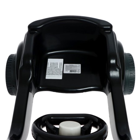 The pedal car is a Cool Riders, with a clasp, black color-2