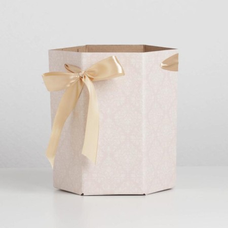 Box a gift folding hexagon "Classic pattern", 17 x 14.8 x 19.5 cm-1