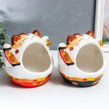 Souvenir stand ceramics 