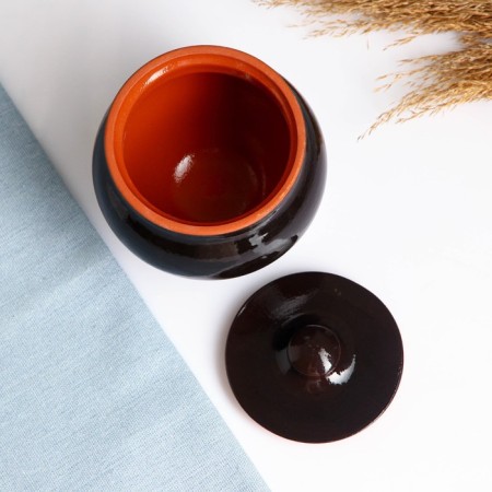 A hot pot with a Vyatka lid 0.5l, black amber-2