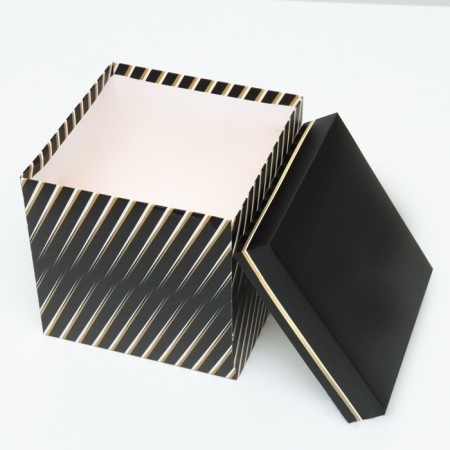 Self -charged box "embossing" black 15x15x15 cm-2
