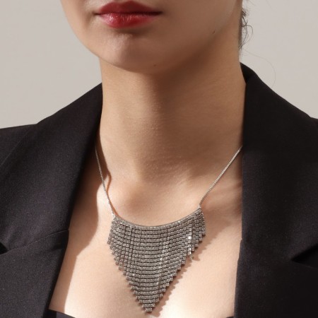 The necklace "waterfall" is a triangle, white color in silver, 35 cm-2