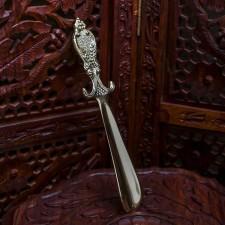 A spoon for shoes with a carved pen 25x5x1cm