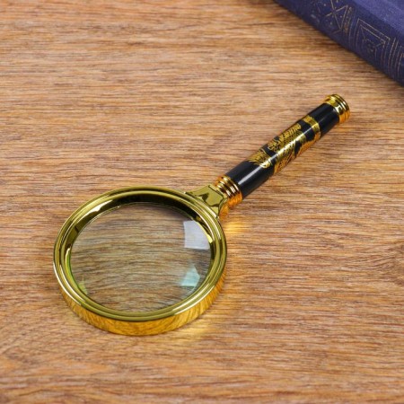 Classic magnifier in gold frame 4x, d = 7cm, master K.-1
