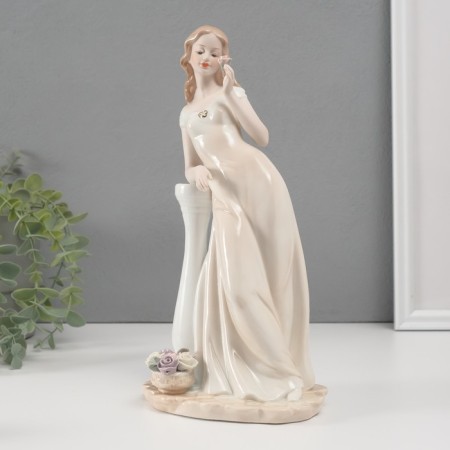 Souvenir Ceramics "Elizabeth" 14x10x30 cm-1