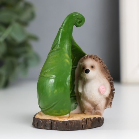 Polystone souvenir "Hedgehog with a leaf" 7x5.7x4.5 cm-1