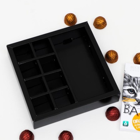 Box for 8 sweets + chocolate, with a window, "flowers", 17.7 x 17.85 x 3.85 cm-2