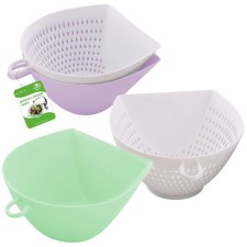 A colander with a bowl of Multida 