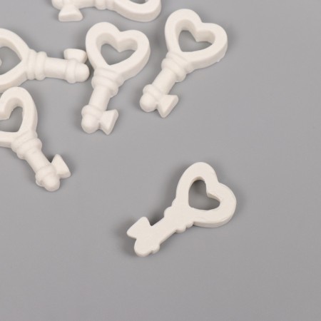 Decor for creativity Polystone "Key with heart" White set 6 pcs 2x3 cm-1