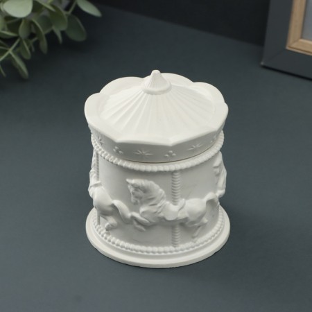 Casket with a carousel cover 10x8cm, white-4