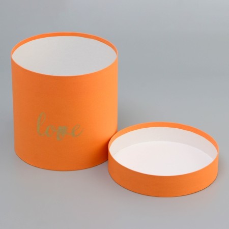 The box is round, with an embossing "love" orange 18*18*18cm-5