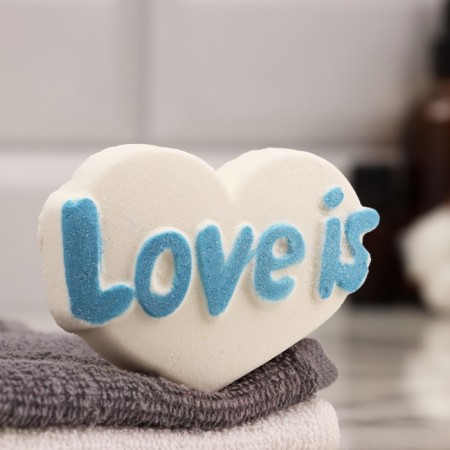 The bath bomb "Love is.." 80 g menthol - peppermint