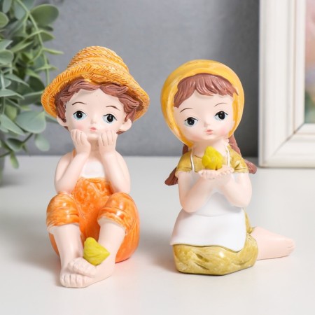 Souvenir Polystone "Boy/Girl with chicken" mix 7.5x4x4x11 cm